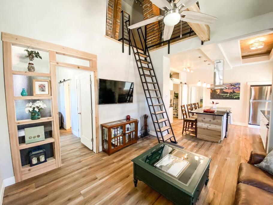Holiday home Custom Dream Home, Loft/porch, Trendy Neighborhood Colorado Springs