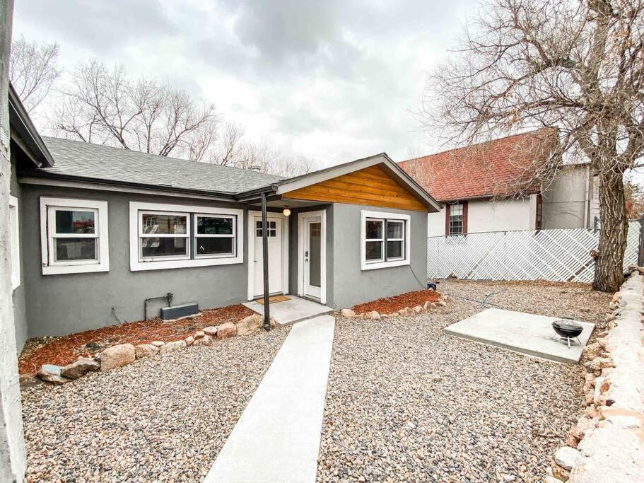 Holiday home Adorable Guest Central/trendy Neighborhood *