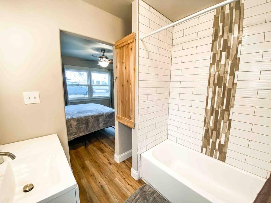 Adorable Guest Central/trendy Neighborhood Holiday home Colorado Springs