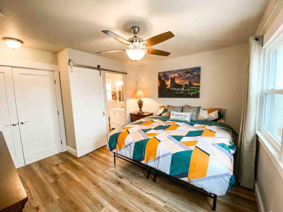 Holiday home Adorable Guest Central/trendy Neighborhood *