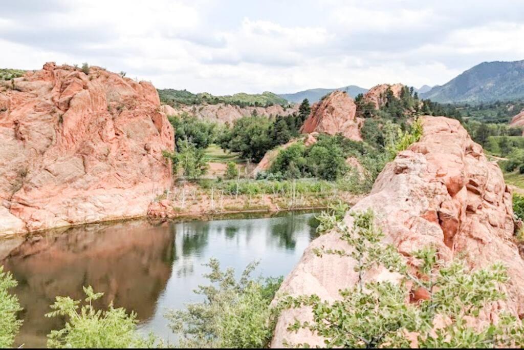 The Red Barn Mountain House * Colorado Springs