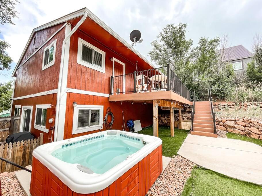 The Red Barn Mountain House * Colorado Springs