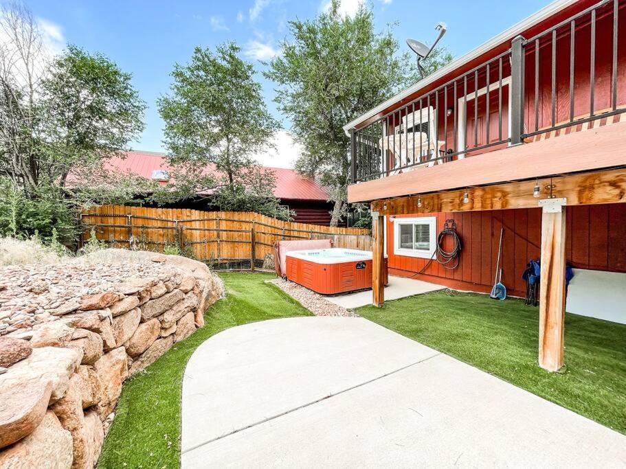 The Red Barn Mountain House *