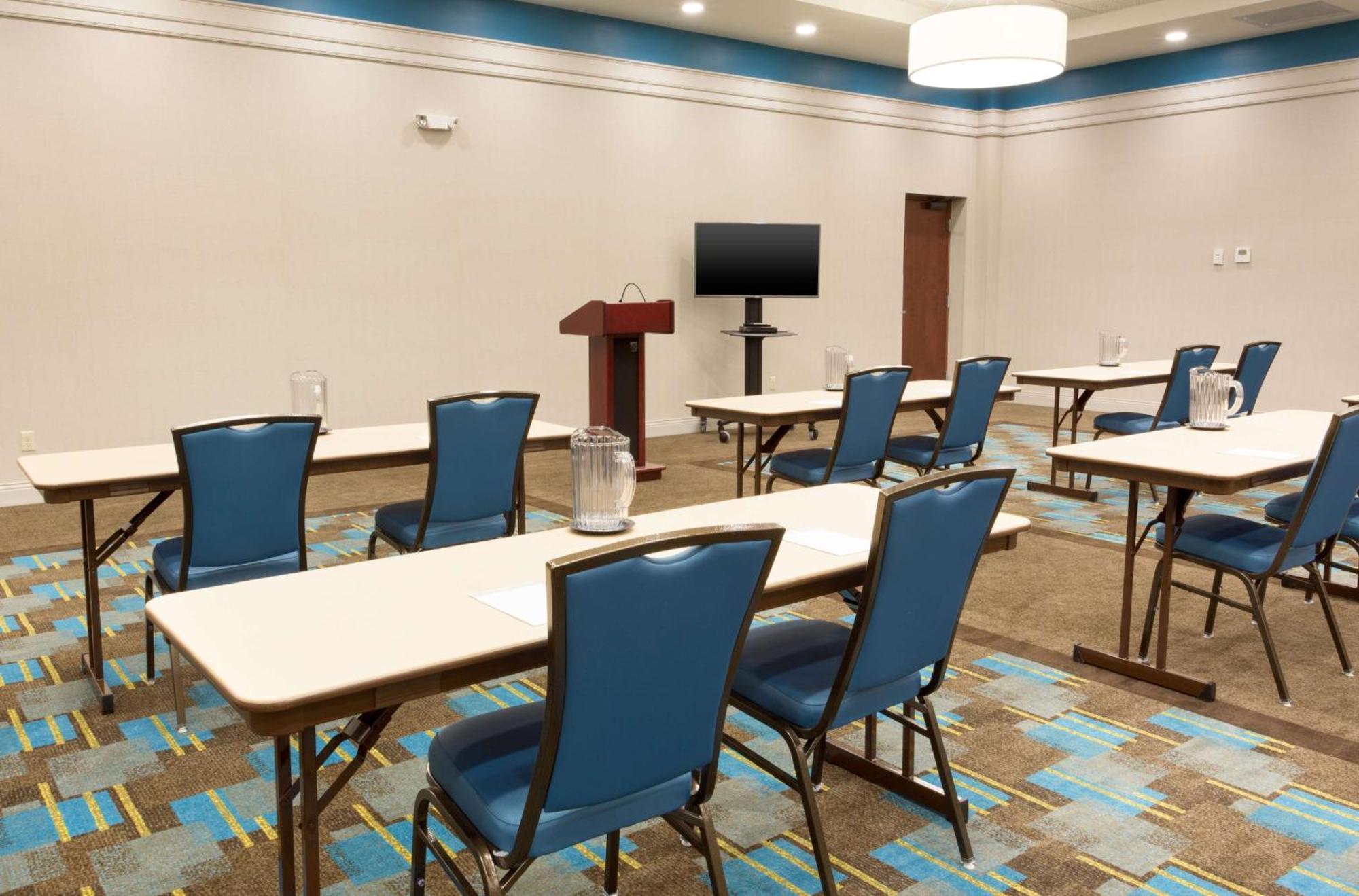 Drury & Near The Air Force Academy Hotel 3*