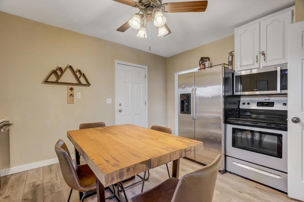 * Colorado Draft House * Smart Tvs * Self Entry * Holiday home Colorado Springs