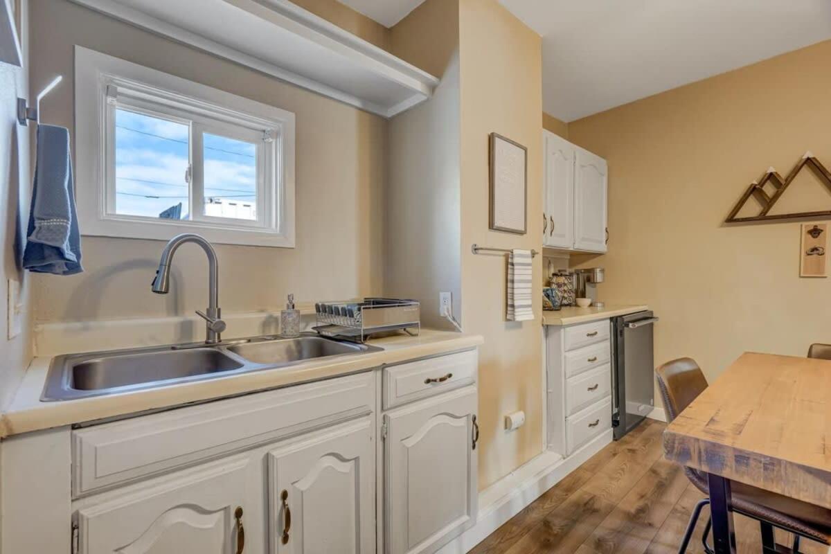 * Colorado Draft House * Smart Tvs * Self Entry *