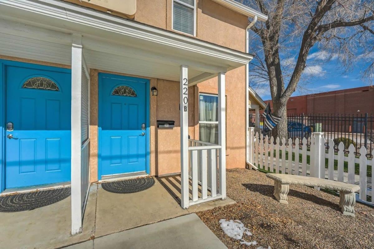 * Colorado Draft House * Smart Tvs * Self Entry * * Colorado Springs