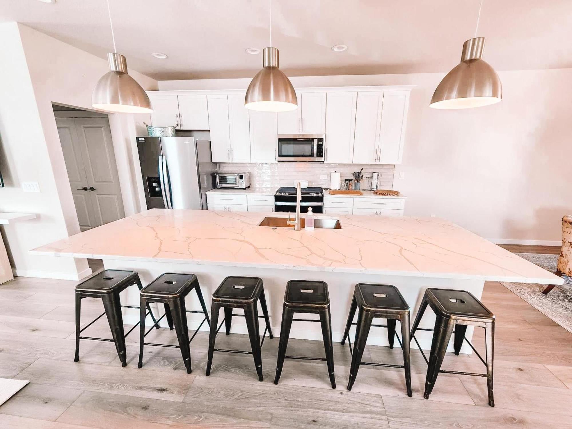 Pet Friendly W/3 Masters With En-suite Full Bathrooms/sleeps 11+ Villa
