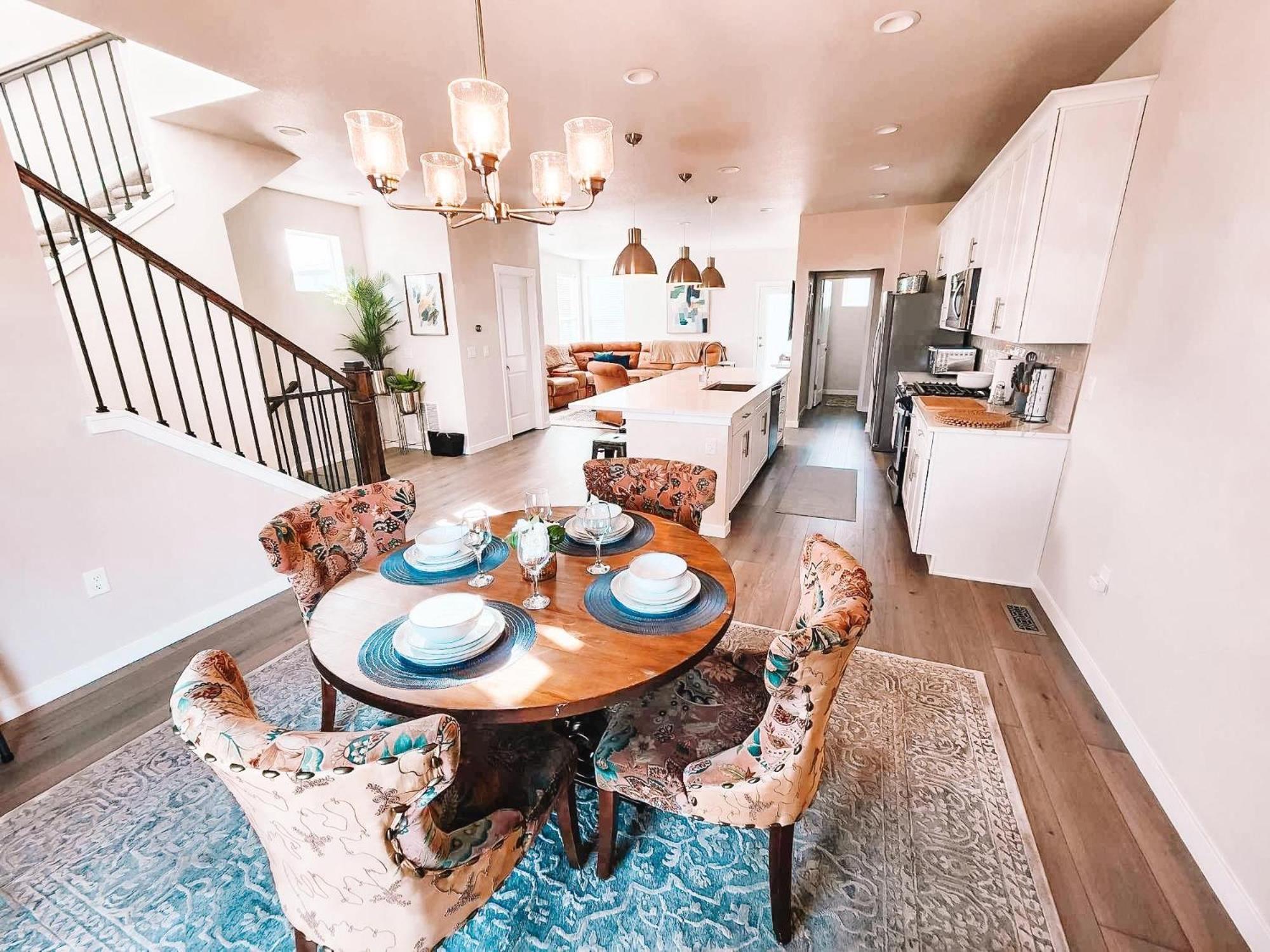 Pet Friendly W/3 Masters With En-suite Full Bathrooms/sleeps 11+ * Colorado Springs
