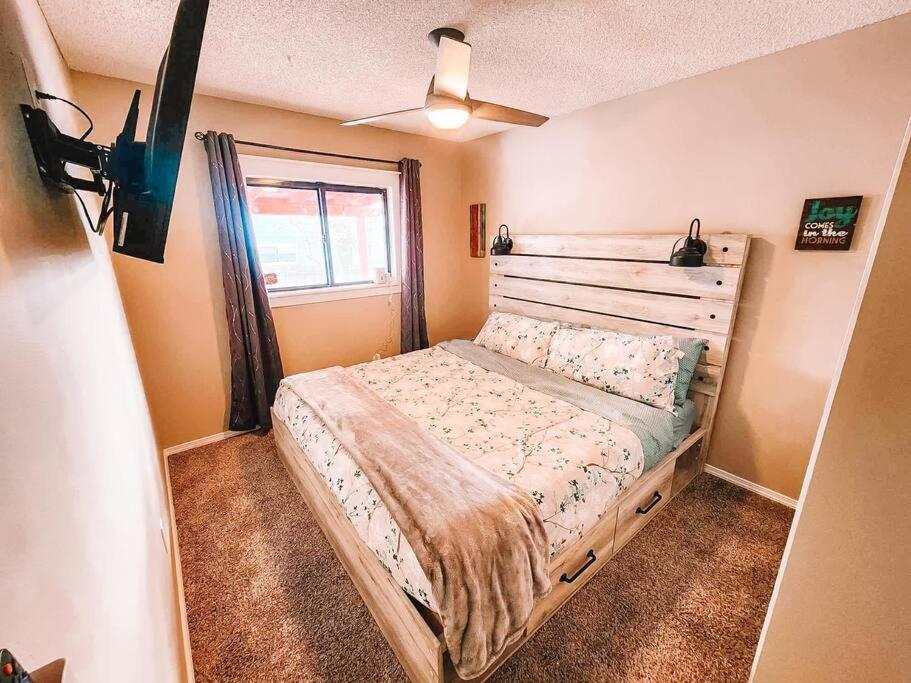 Pet Friendly/3 King Beds/mins To Airport *
