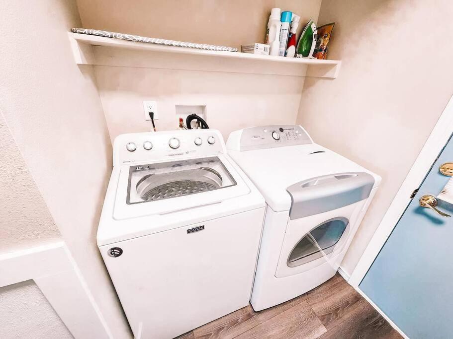 Villa Pet Friendly/3 King Beds/mins To Airport