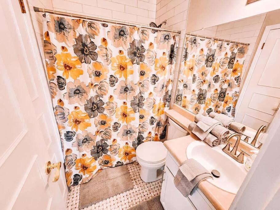Pet Friendly/3 King Beds/mins To Airport Villa
