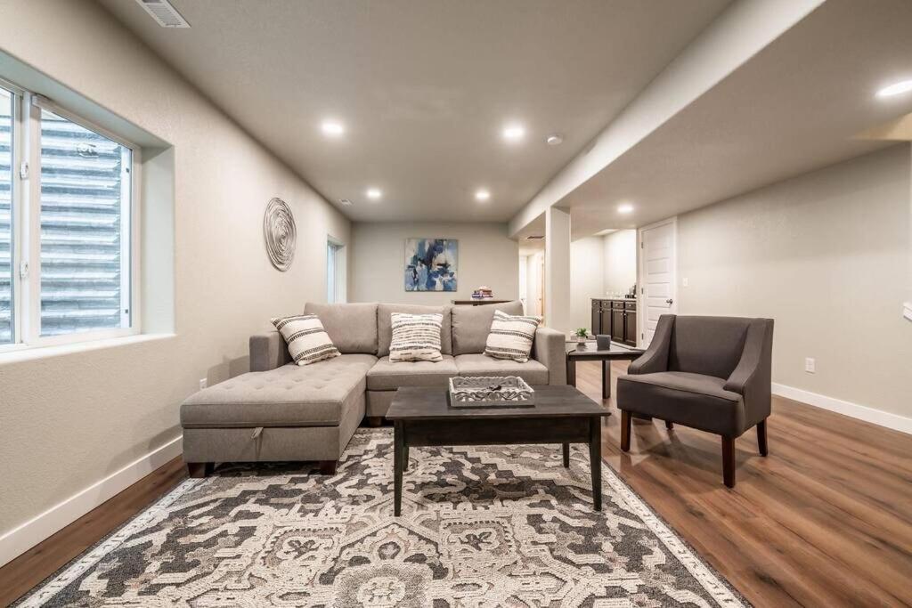 Pioneer Retreat - Downtown High-end Haven Holiday home *
