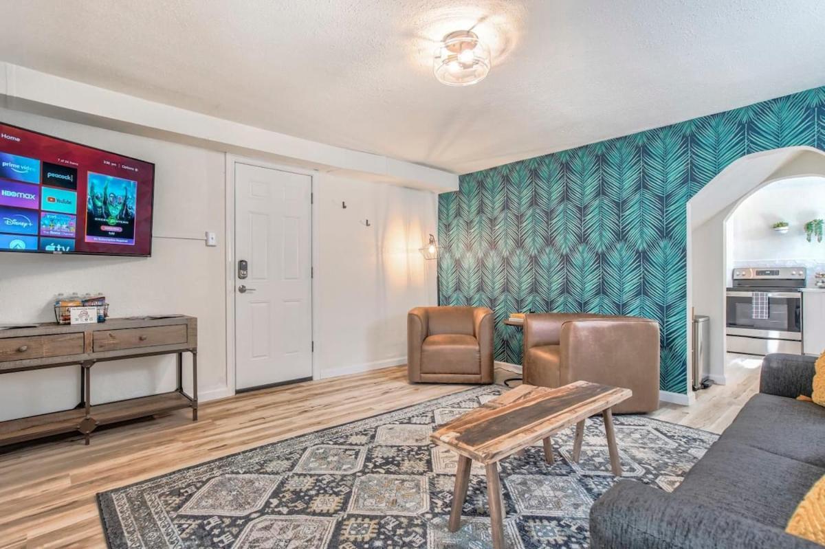 Apartment Pikes Charm - King Workspace 4k Roku Bbq Colorado Springs