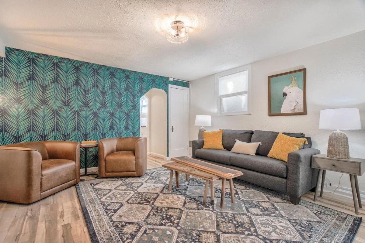 Apartment Pikes Charm - King Workspace 4k Roku Bbq Colorado Springs