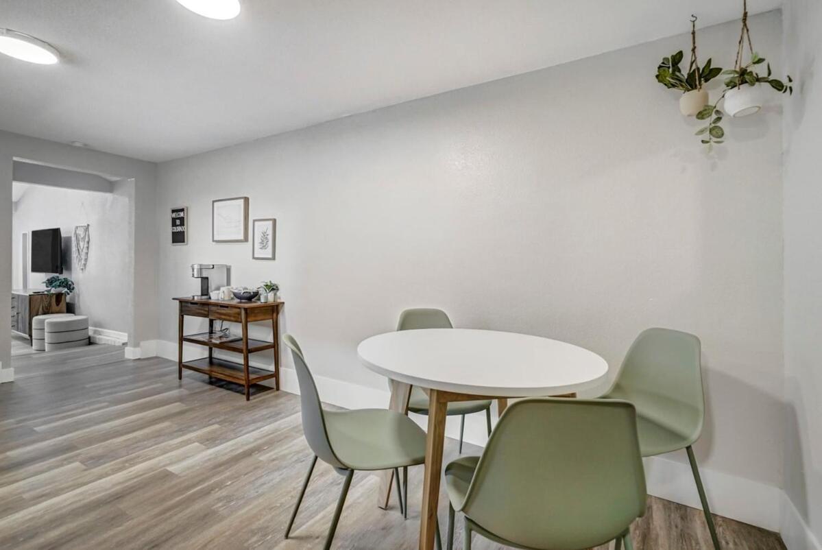 Institute Charm - Near Hotspots King Sleek Holiday home *