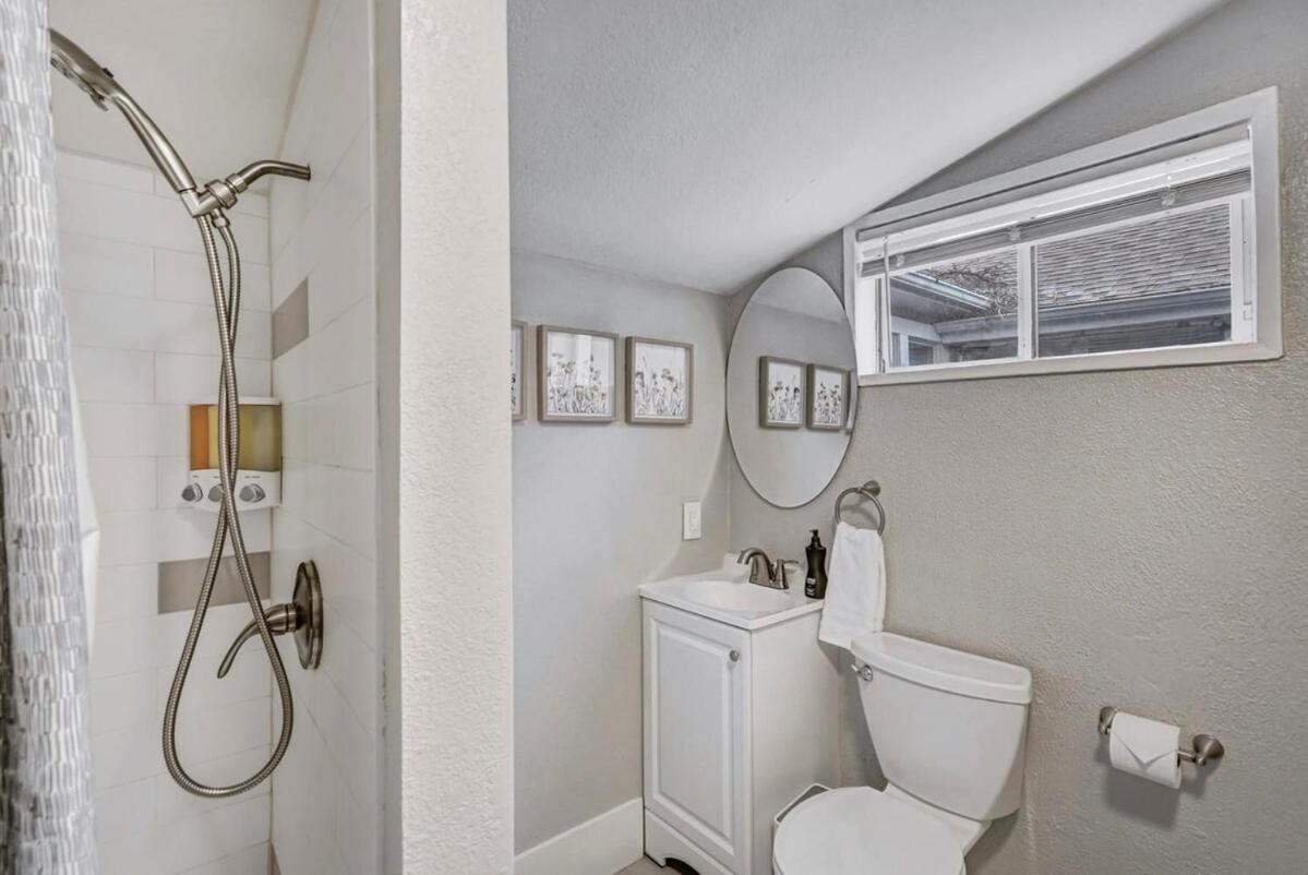 Institute Charm - Near Hotspots King Sleek Holiday home Colorado Springs