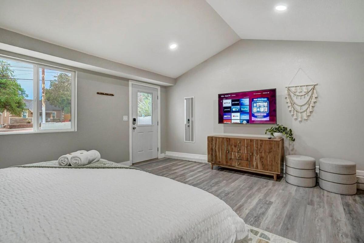 Institute Charm - Near Hotspots King Sleek * Colorado Springs