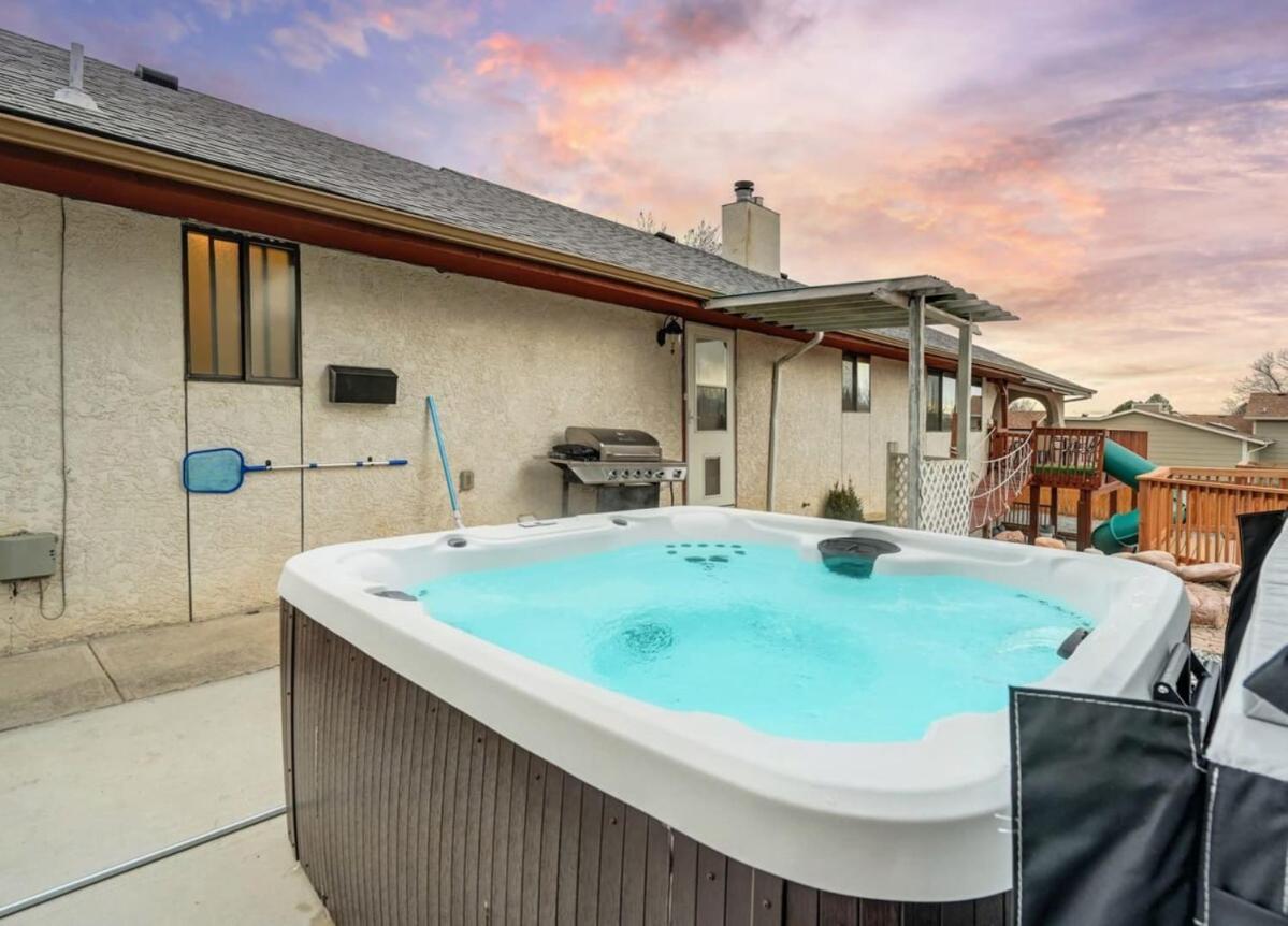 Evergreen Luxe - Hot Tub Gaming Haven Big Groups Holiday home