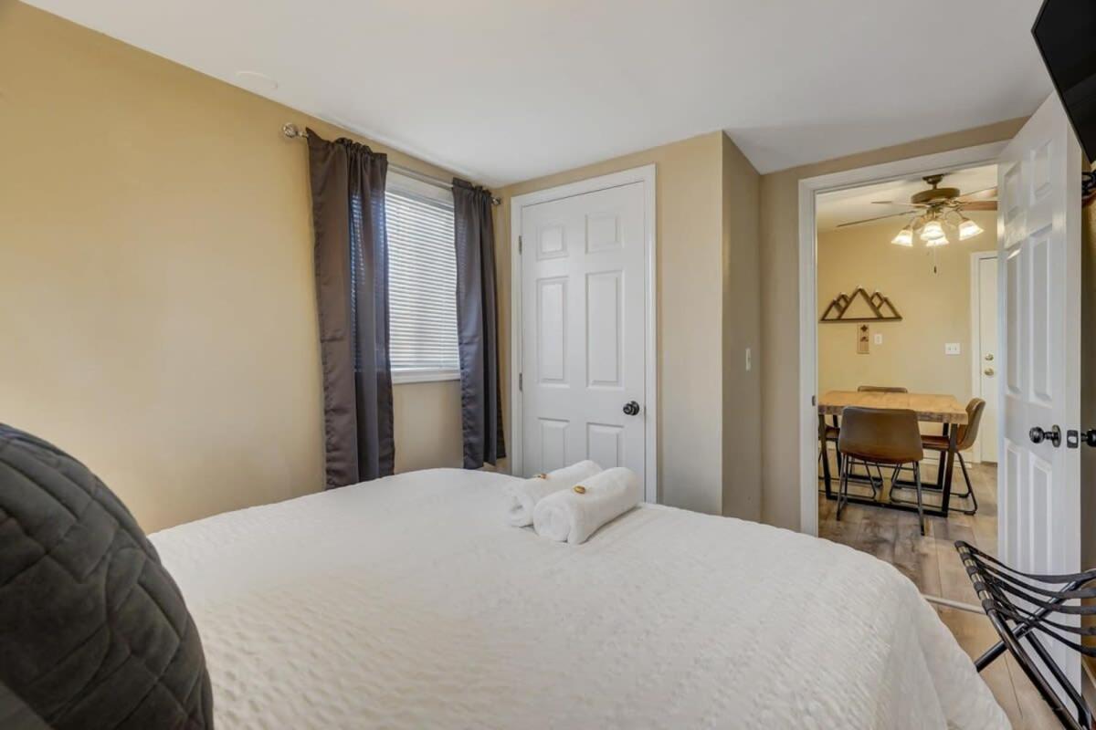 * Colorado Draft House * Smart Tvs * Self Entry * * Colorado Springs