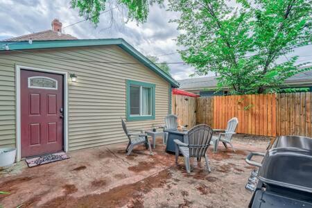 Centralac*smart Tvs*firepit*bbq*king*fullkitchen Holiday home Colorado Springs