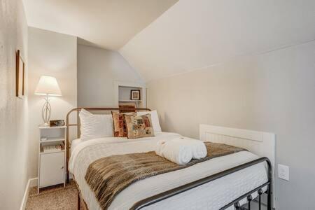 Holiday home Centralac*smart Tvs*firepit*bbq*king*fullkitchen *