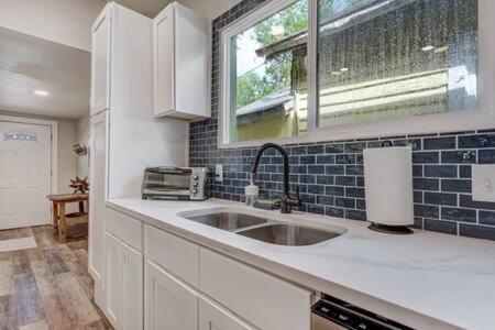 Centralac*smart Tvs*firepit*bbq*king*fullkitchen Holiday home