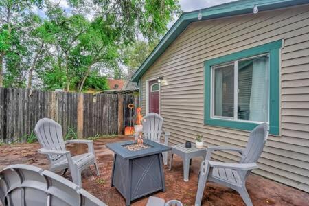 Holiday home Centralac*smart Tvs*firepit*bbq*king*fullkitchen *