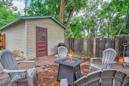 Centralac*smart Tvs*firepit*bbq*king*fullkitchen Holiday home *