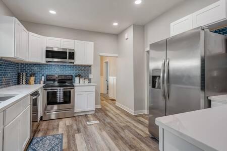 Centralac*smart Tvs*firepit*bbq*king*fullkitchen Holiday home Colorado Springs