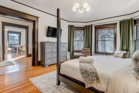 Noble Mansion 7 Bedrooms W Hot Tub Firepit & Bbq Colorado Springs