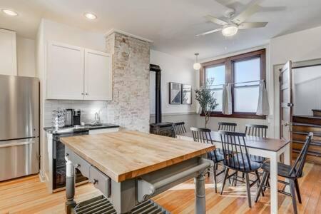 Noble Mansion 7 Bedrooms W Hot Tub Firepit & Bbq Holiday home