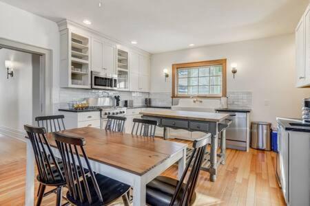 Holiday home Noble Mansion 7 Bedrooms W Hot Tub Firepit & Bbq *