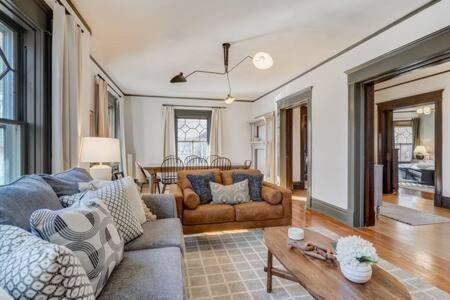Noble Mansion 7 Bedrooms W Hot Tub Firepit & Bbq