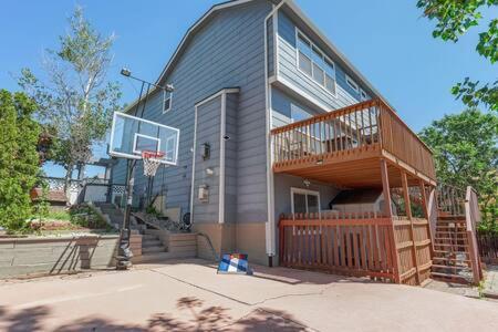 Ac 2960sqft Mountainviews Firepit Basketball Wd Holiday home Colorado Springs