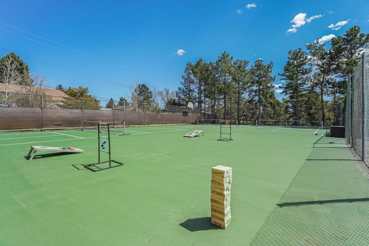 Pickleball Palace Courts & Games & Hot Tub & Bbq Holiday home *