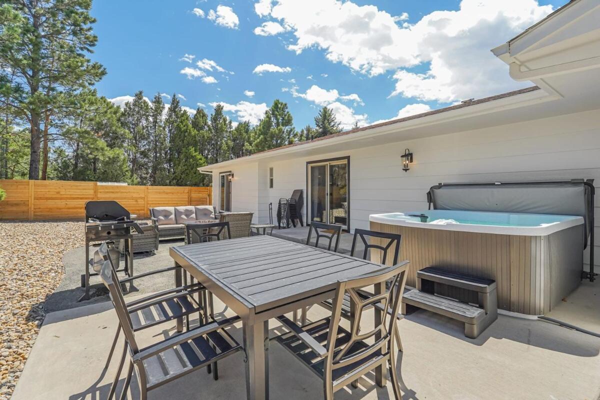 Pickleball Palace Courts & Games & Hot Tub & Bbq Colorado Springs