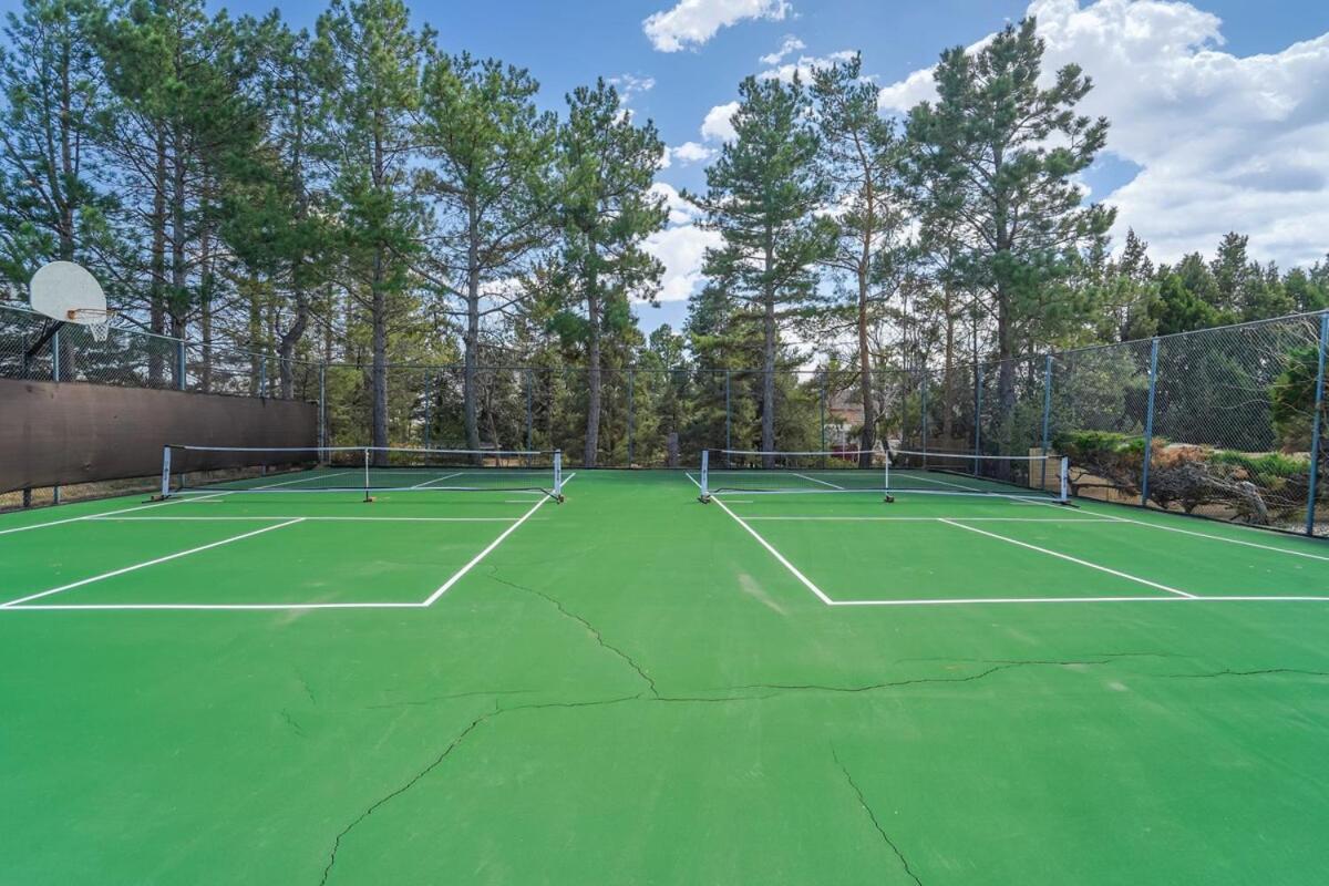 Pickleball Palace Courts & Games & Hot Tub & Bbq * Colorado Springs