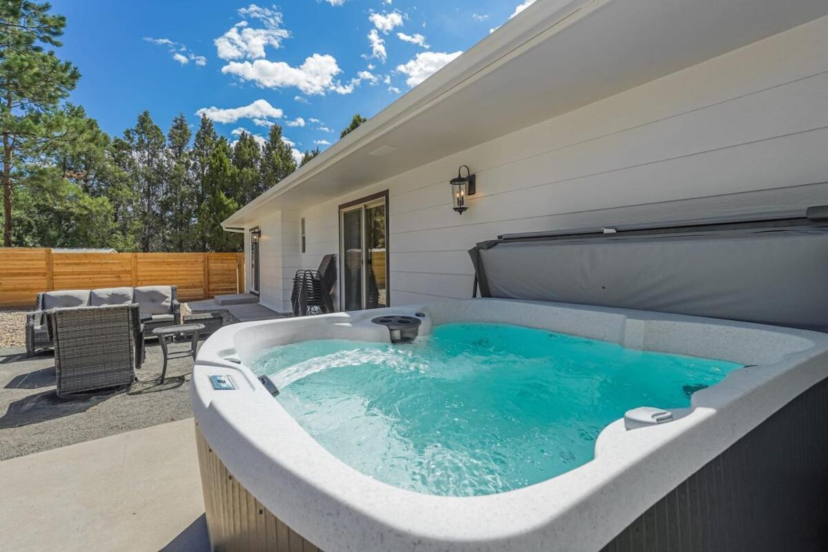 Pickleball Palace Courts & Games & Hot Tub & Bbq Colorado Springs