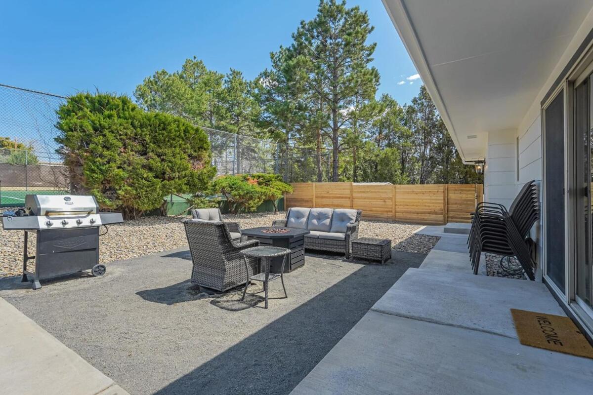 Pickleball Palace Courts & Games & Hot Tub & Bbq *