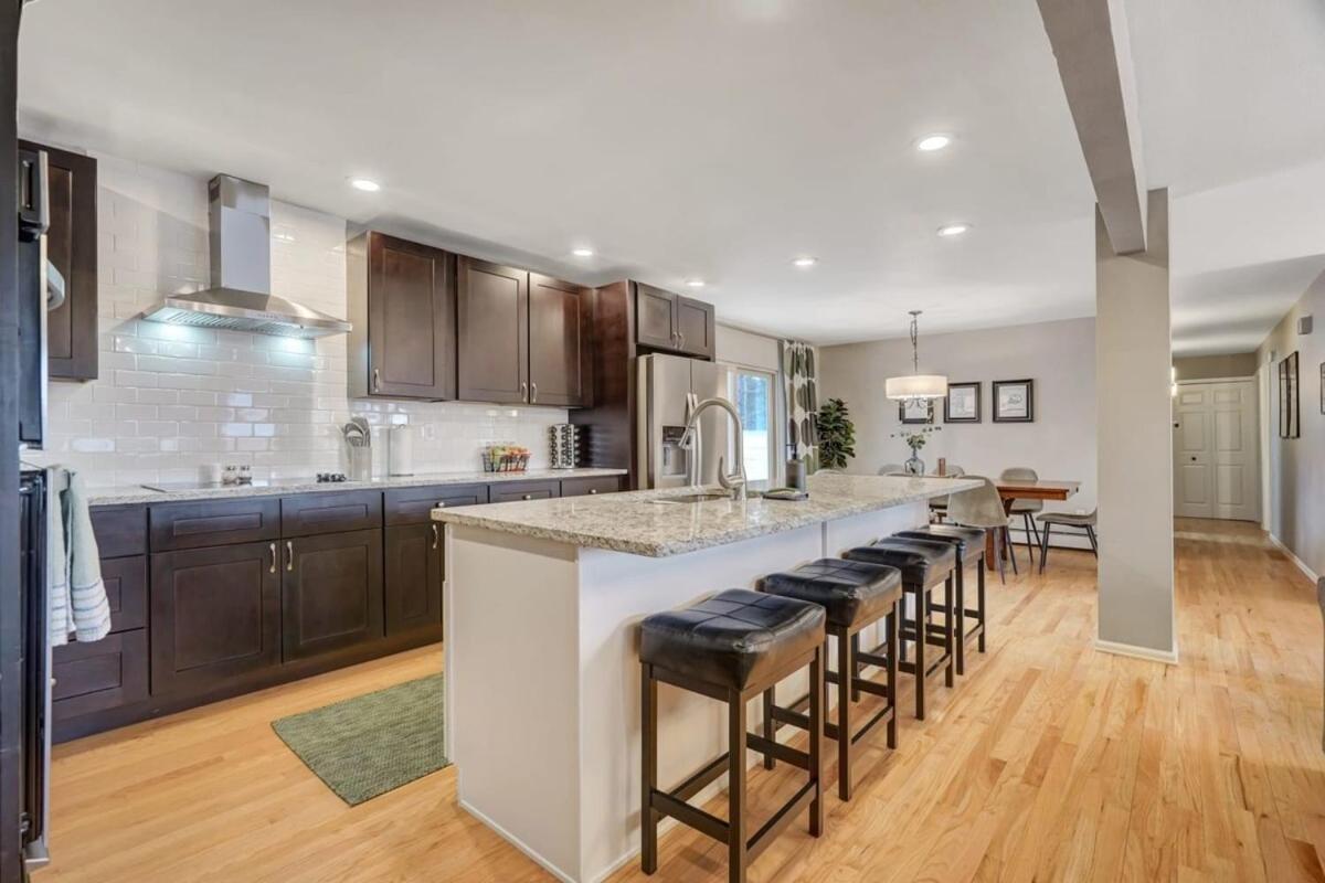 Pickleball Palace Courts & Games & Hot Tub & Bbq Holiday home Colorado Springs