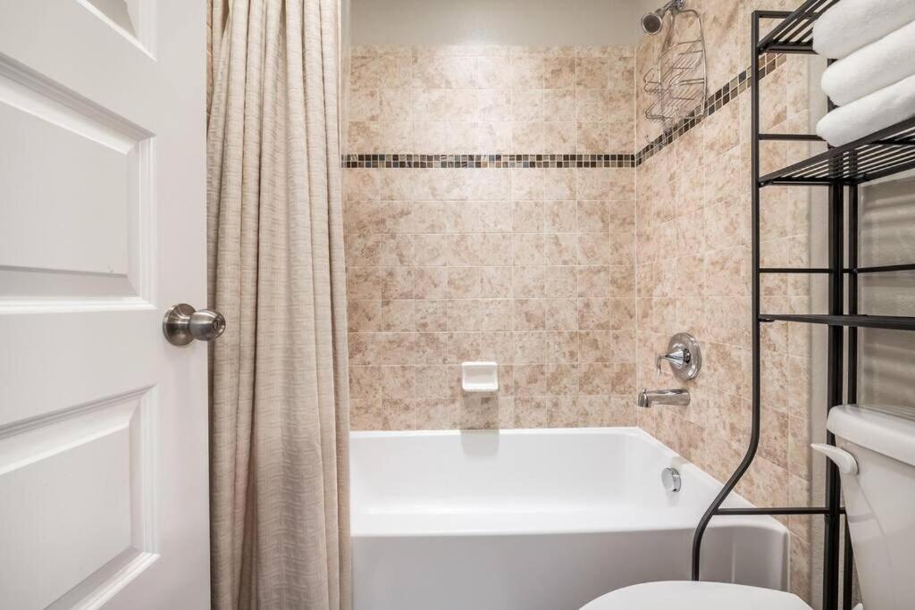 Pioneer Retreat - Downtown High-end Haven Holiday home *