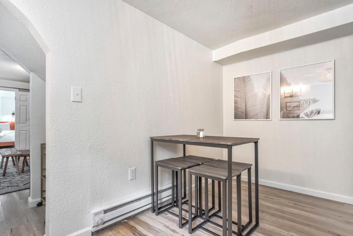 Apartment Pikes Charm - King Workspace 4k Roku Bbq Colorado Springs