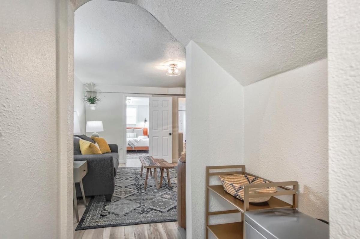 Pikes Charm - King Workspace 4k Roku Bbq Apartment *