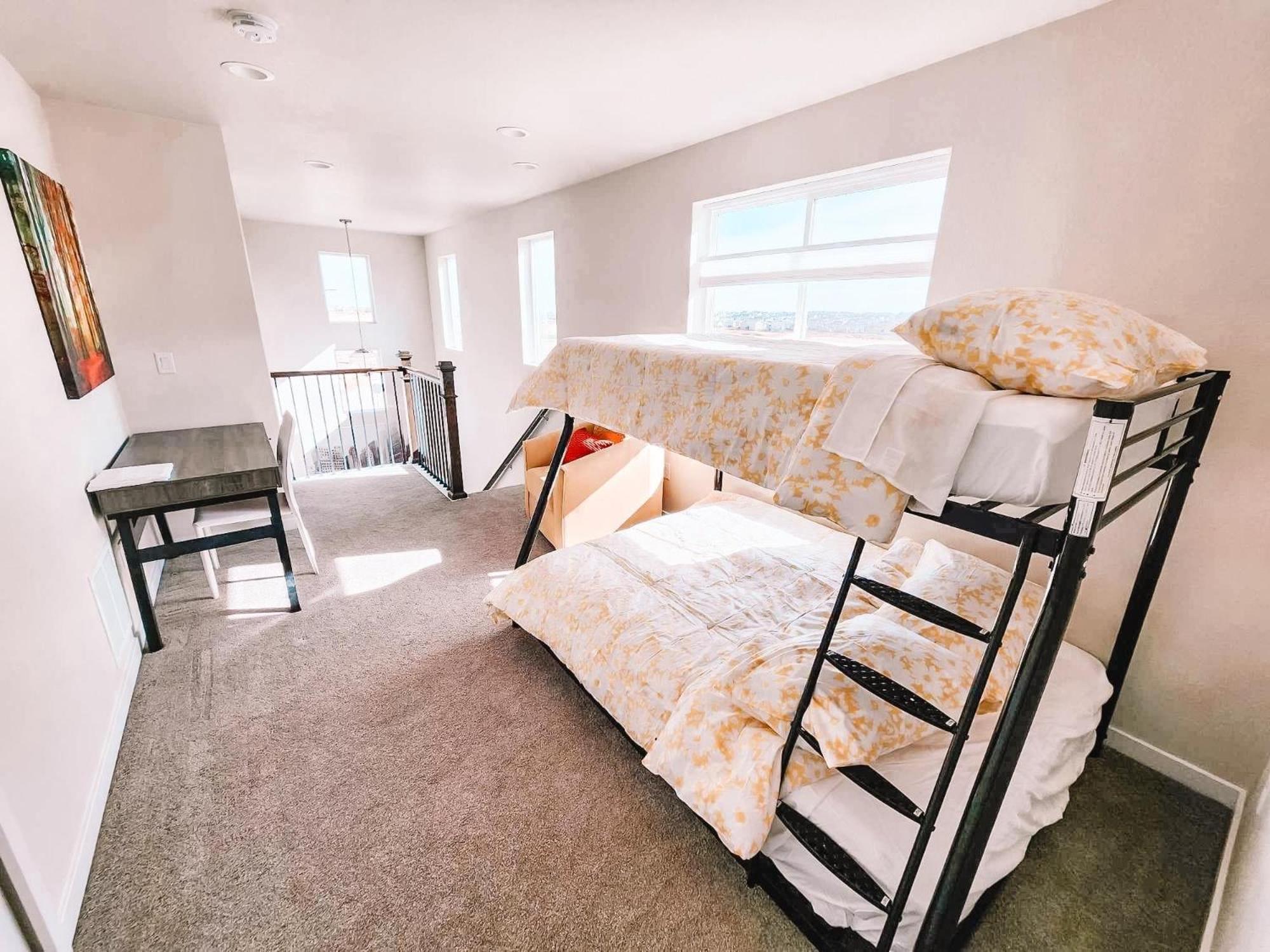 Pet Friendly W/3 Masters With En-suite Full Bathrooms/sleeps 11+ Villa