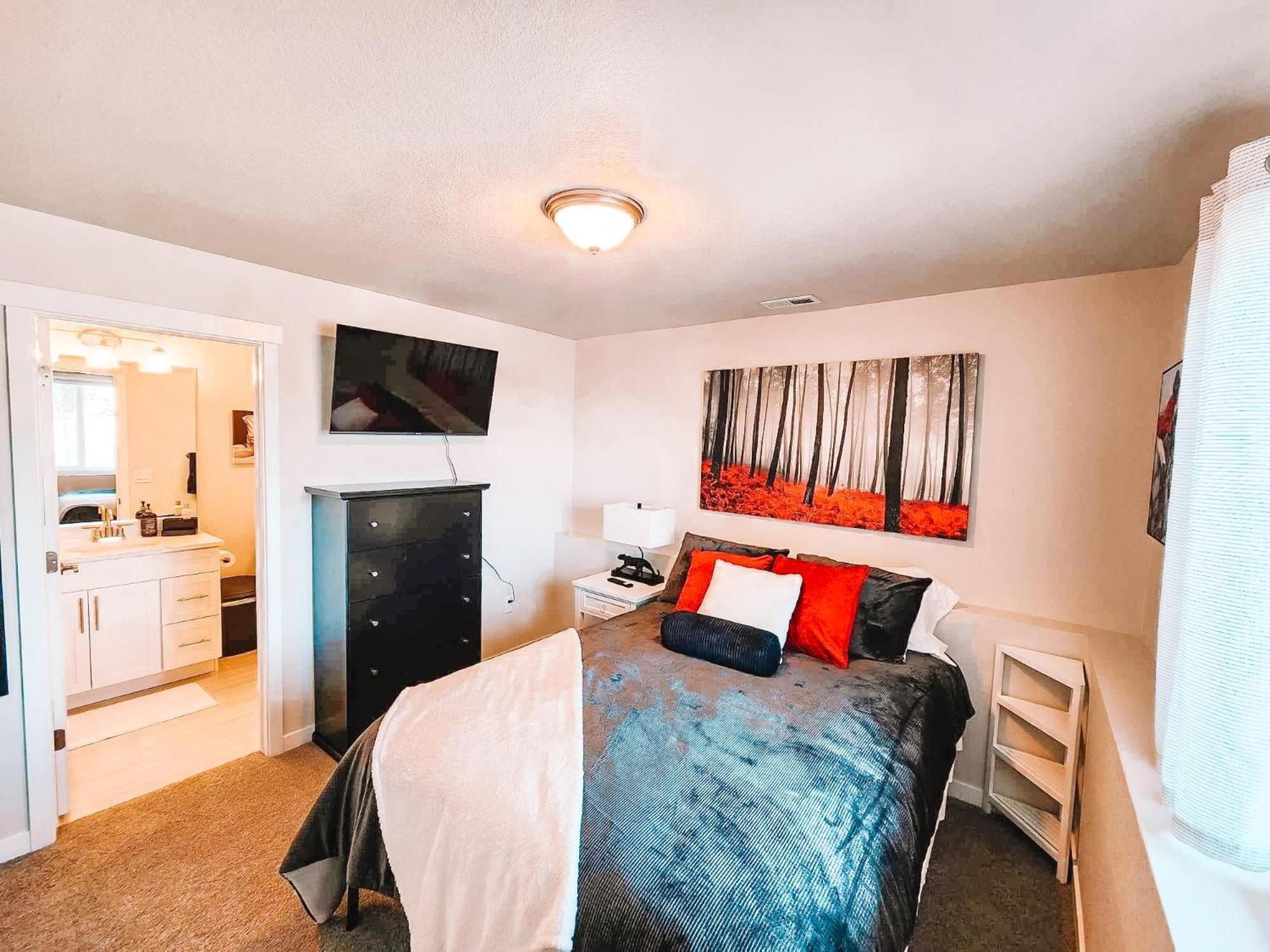 Pet Friendly W/3 Masters With En-suite Full Bathrooms/sleeps 11+