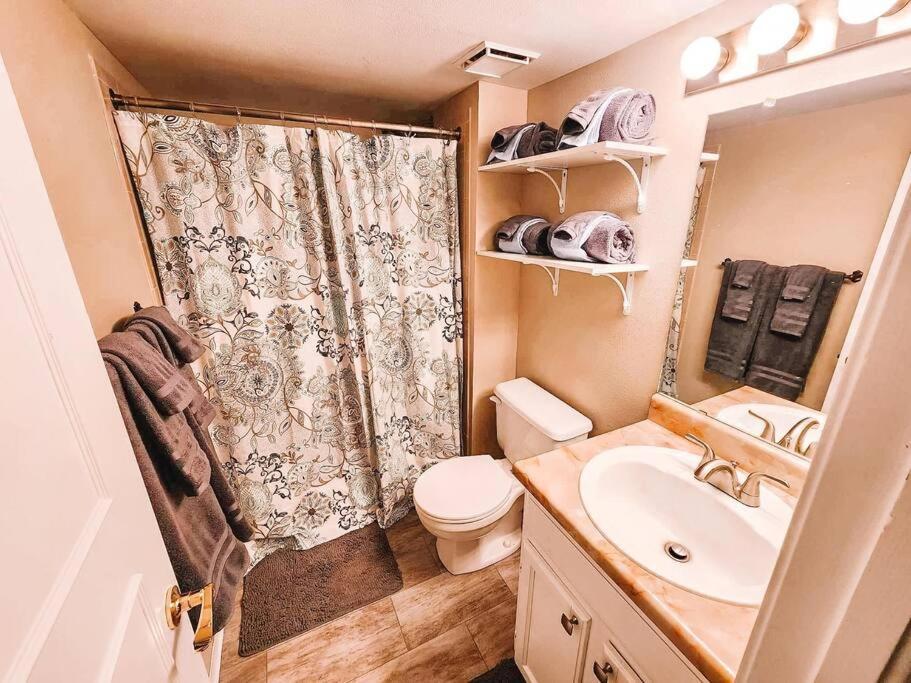 Villa Pet Friendly/3 King Beds/mins To Airport