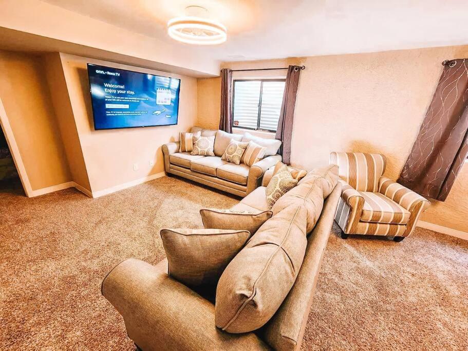 Villa Pet Friendly/3 King Beds/mins To Airport *