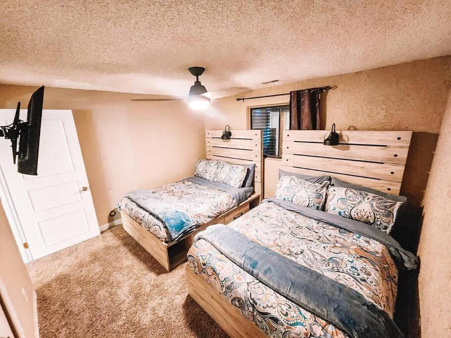 Pet Friendly/3 King Beds/mins To Airport * Colorado Springs