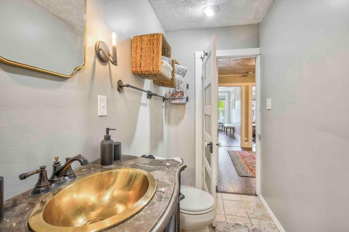 Apartment Miners Escape - Timeless District Cozy Haven *